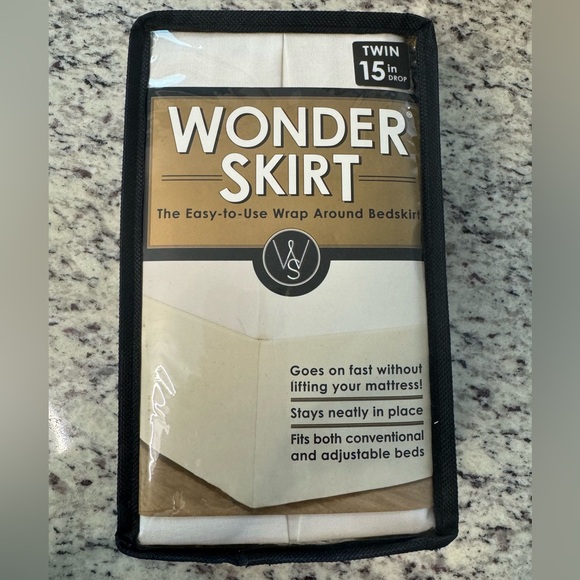 TWIN WONDER SKIRT BED SKIRT EASY ON IVORY 15” DROP SPLIT CORNER DESIGN NIP - Picture 1 of 5